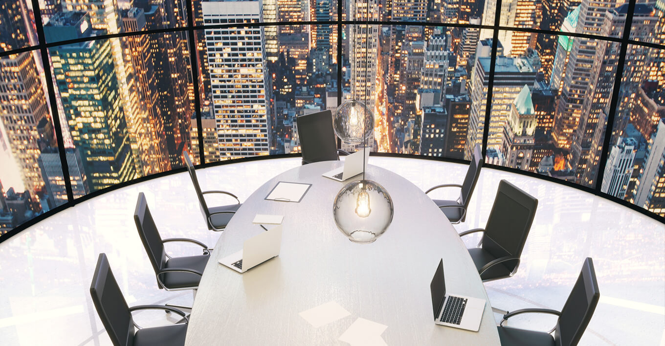 夜景を見下ろす会議室